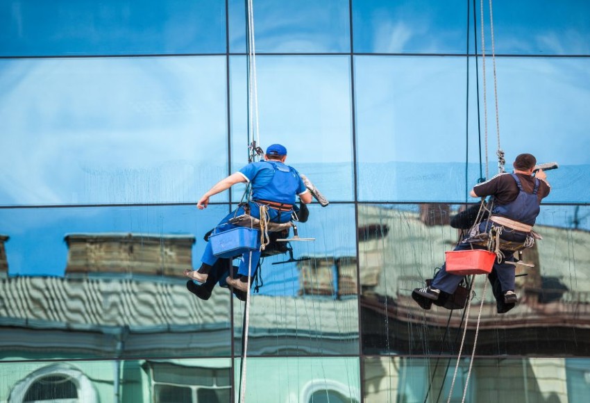 خدمة تنظيف واجهات المباني (سوبرمان)